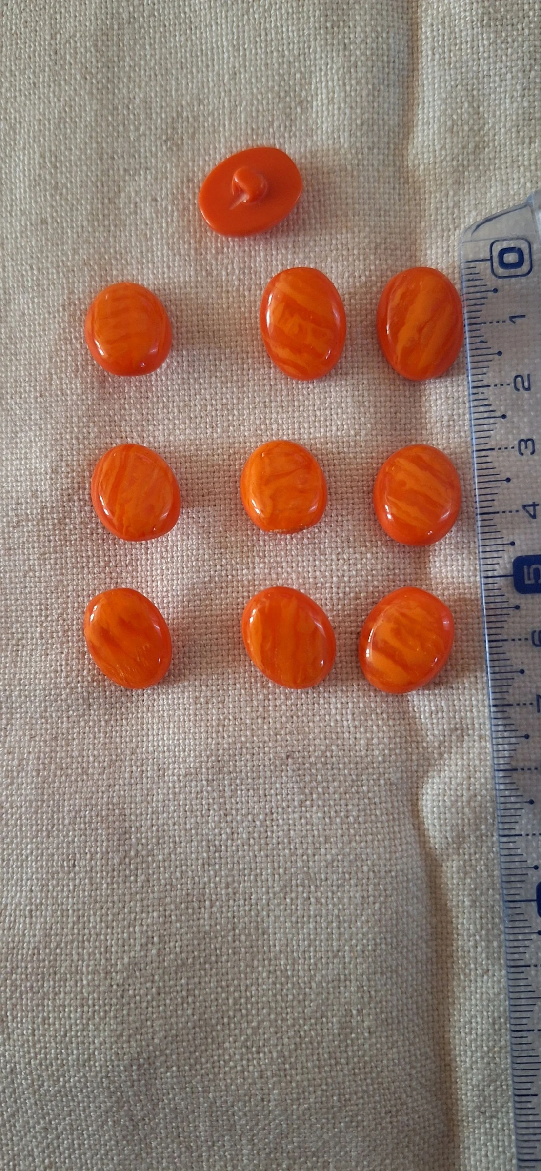 10 boutons 18 mm à coudre en résine orange 
